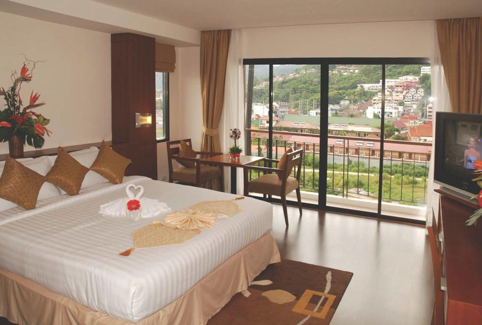 Hiran Residence Patong Extérieur photo