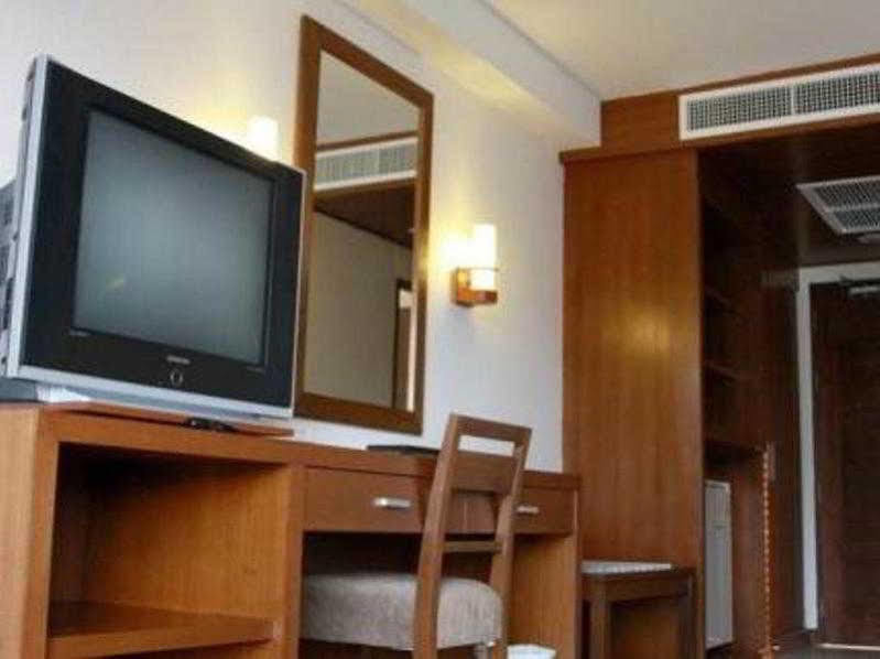Hiran Residence Patong Extérieur photo